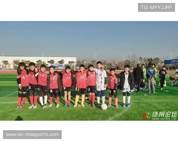 足球巨星俊朗头像闪耀绿茵激情点燃无限青春梦想